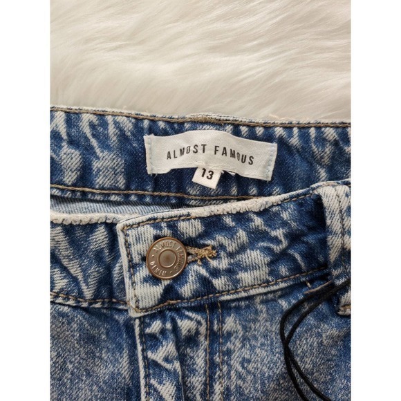 Almost Famous Vintage Mom Jeans Distressed Size 13 NWT‎ - Picture 3 of 8